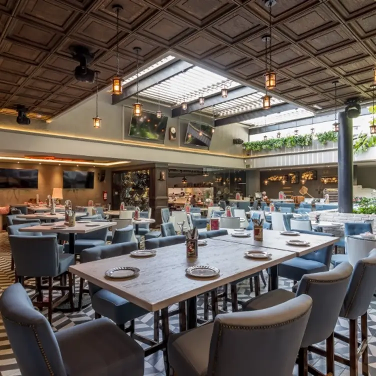 Mesa Grande Interior - Bruno Cucina - Querétaro, Querétaro, QUE