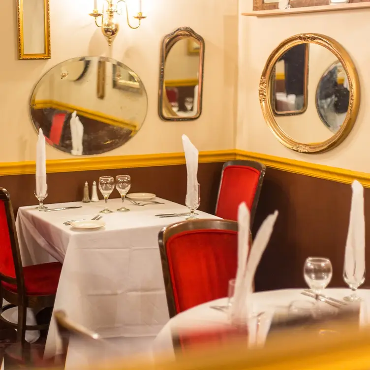 Dining - Barresi's Italian Restaurant - Permanently Closed, Cincinnati, OH