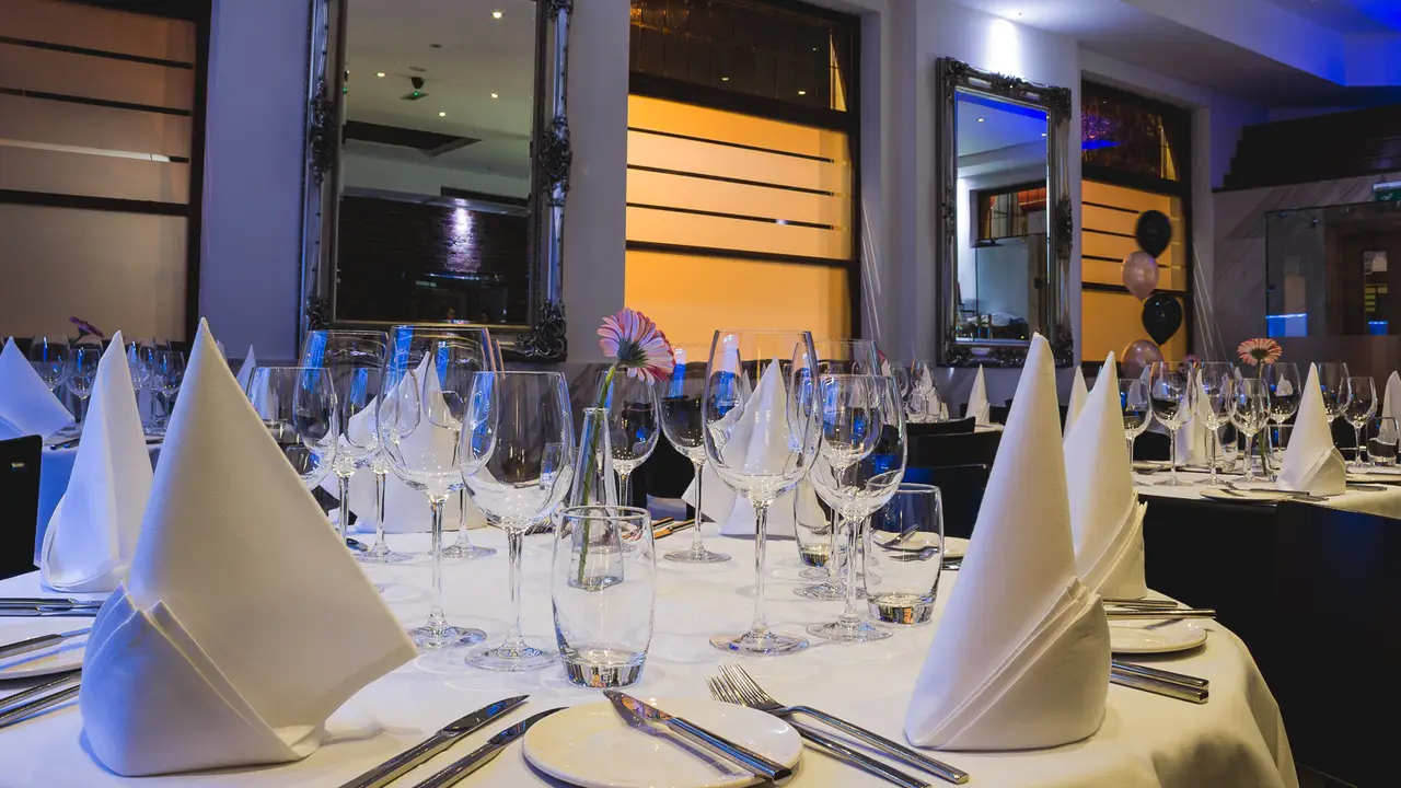 Village- - The Village Restaurante, London, 