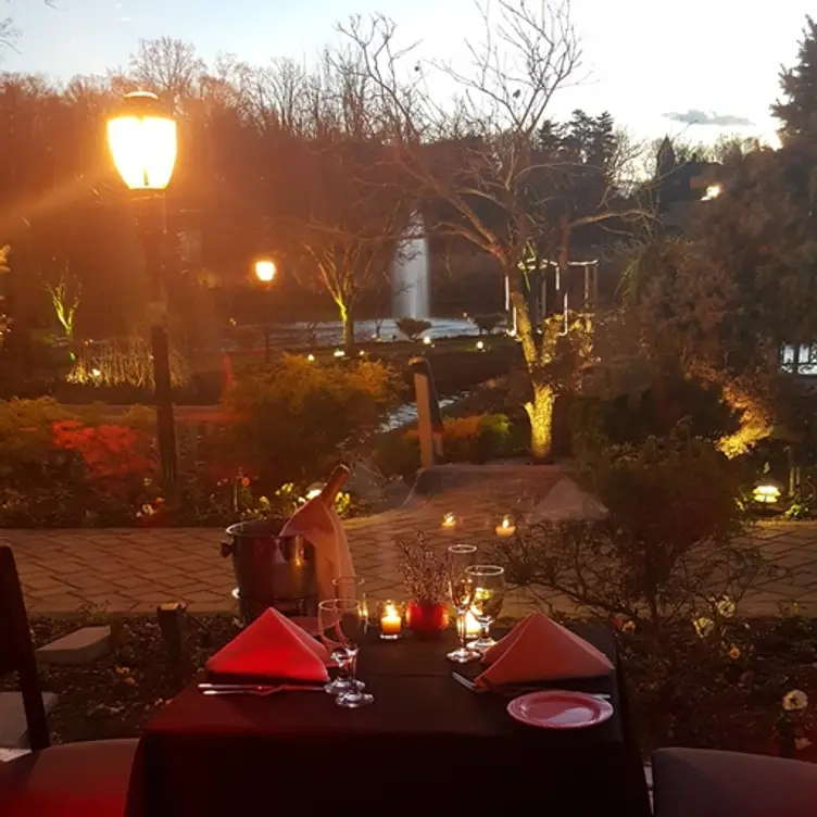 Water Restaurant @ The Swan Club - Permanently Closed, Roslyn, NY