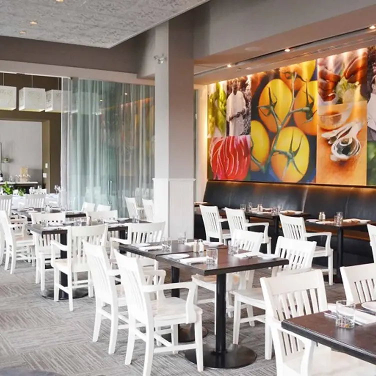 Oakville - Oliver & Bonacini Cafe Grill, Oakville Place, Oakville, ON