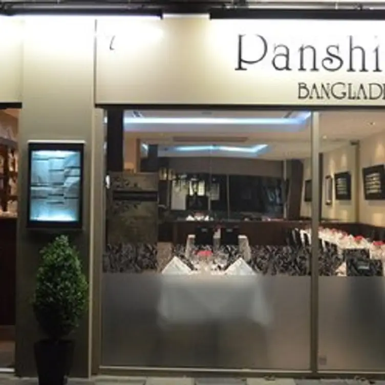 Panshi Hinchley Wood, London, 