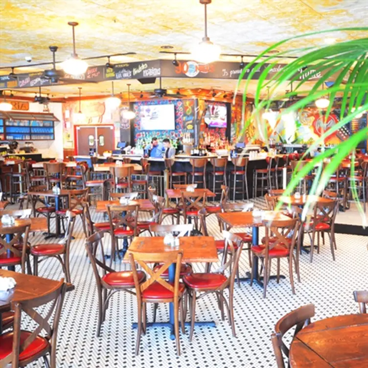 90 Miles Cuban Cafe - Lincolnwood, Lincolnwood, IL