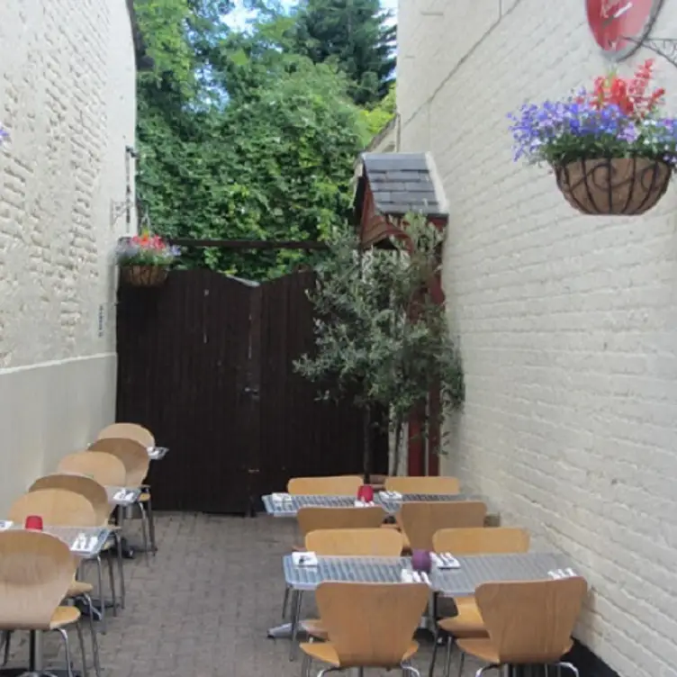Prima Fila, Walton-on-Thames, Surrey