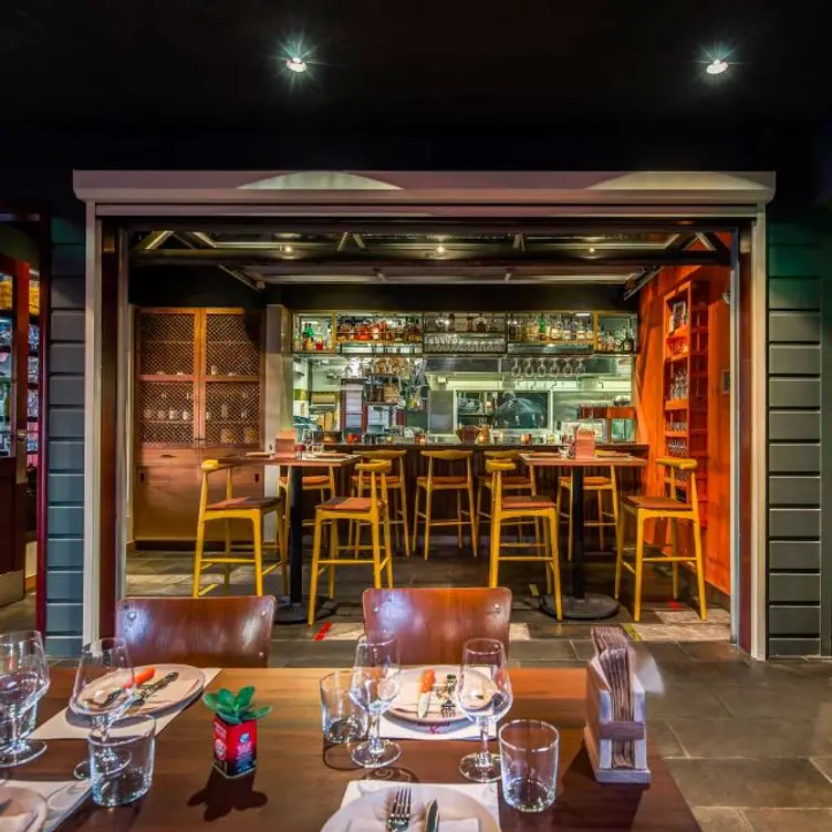 Moruno, Los Angeles, CA