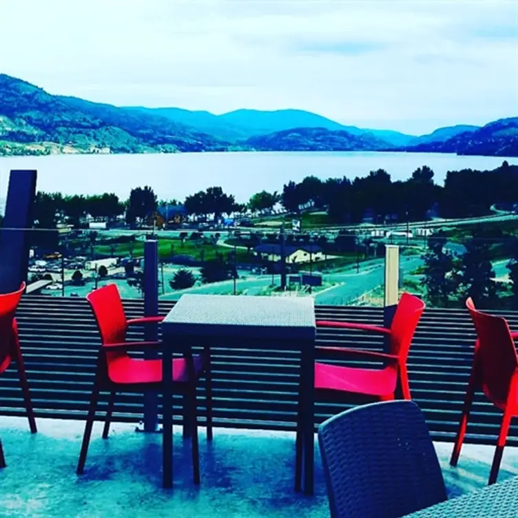 Play Estate Winery and Bistro, Penticton, BC