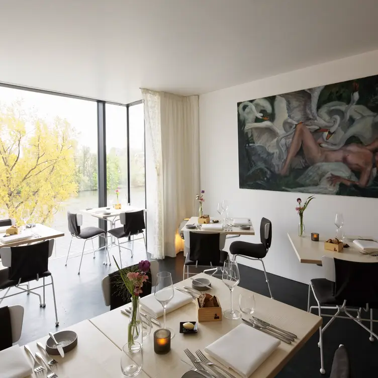 Seven Swans, Frankfurt am Main, HE