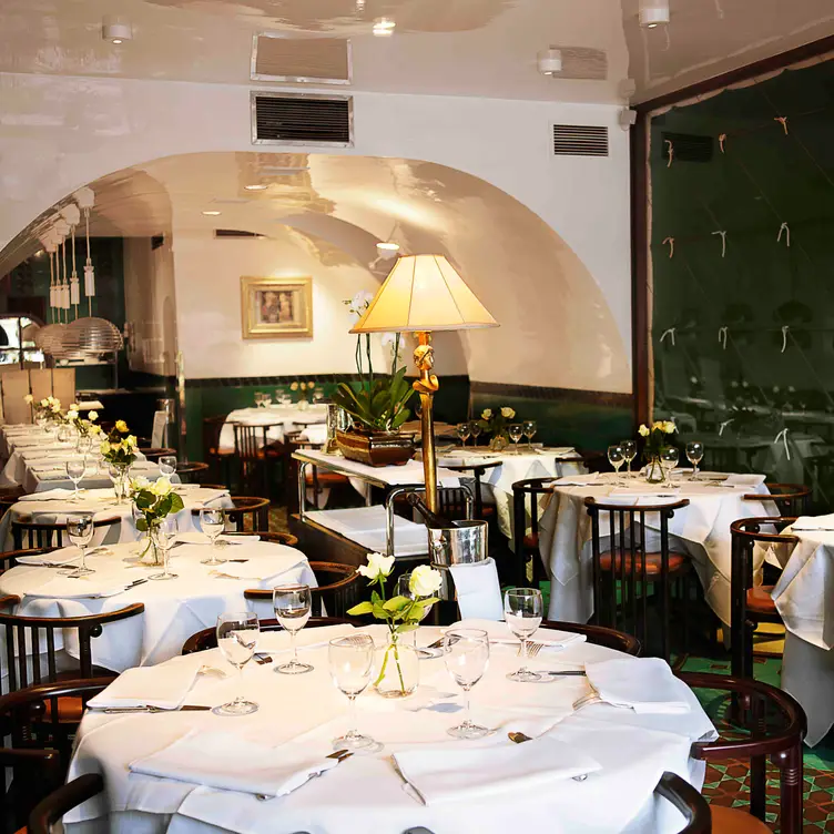 MR CHOW, London, 
