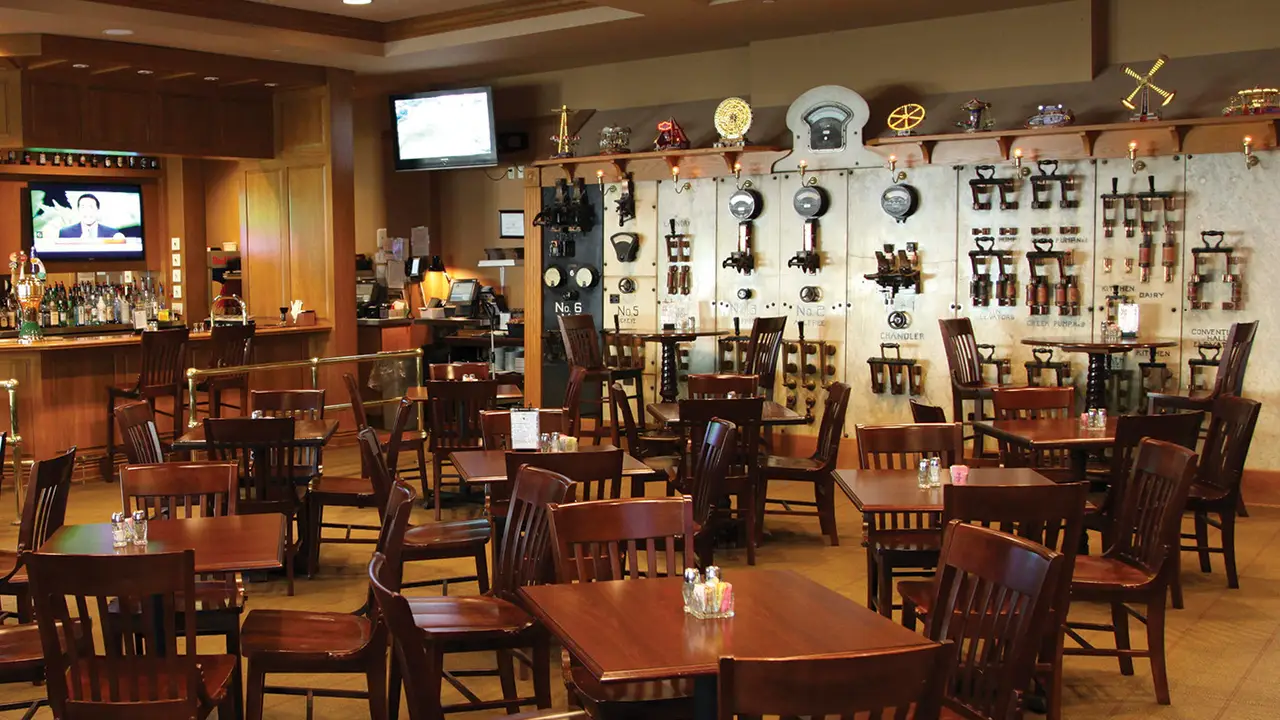 Power Plant Bar & Grill，INWest Baden Springs