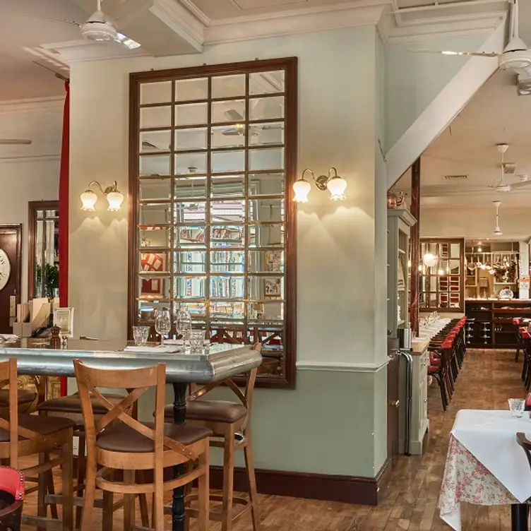 Luc's Brasserie, London, 