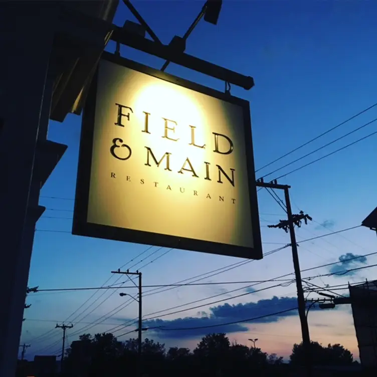 Field & Main, Marshall, VA