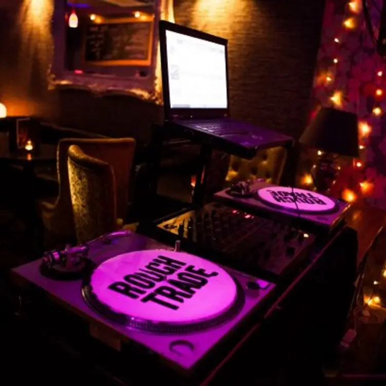 - - Exit Bar, London, 