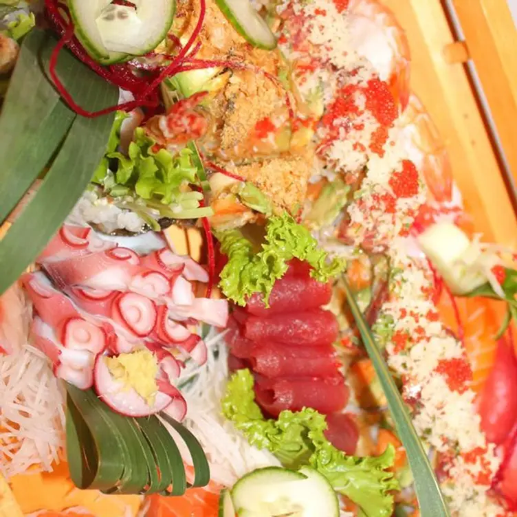 Makimono Sushi Bar & Restaurant - Whitby, Whitby, ON