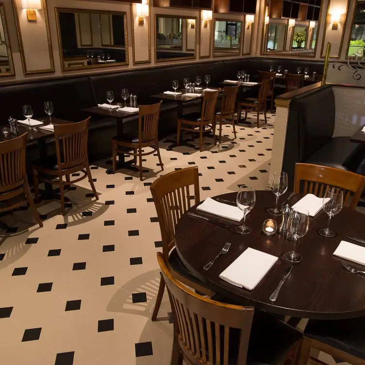 Parisian - The Parisian Restaurant & Wine bar, Jupiter, FL