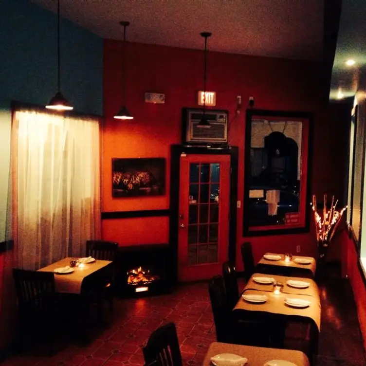 Lazy Leopard Thai Cafe - Lazy Leopard Thai Cafe and Sushi Side, New London, CT