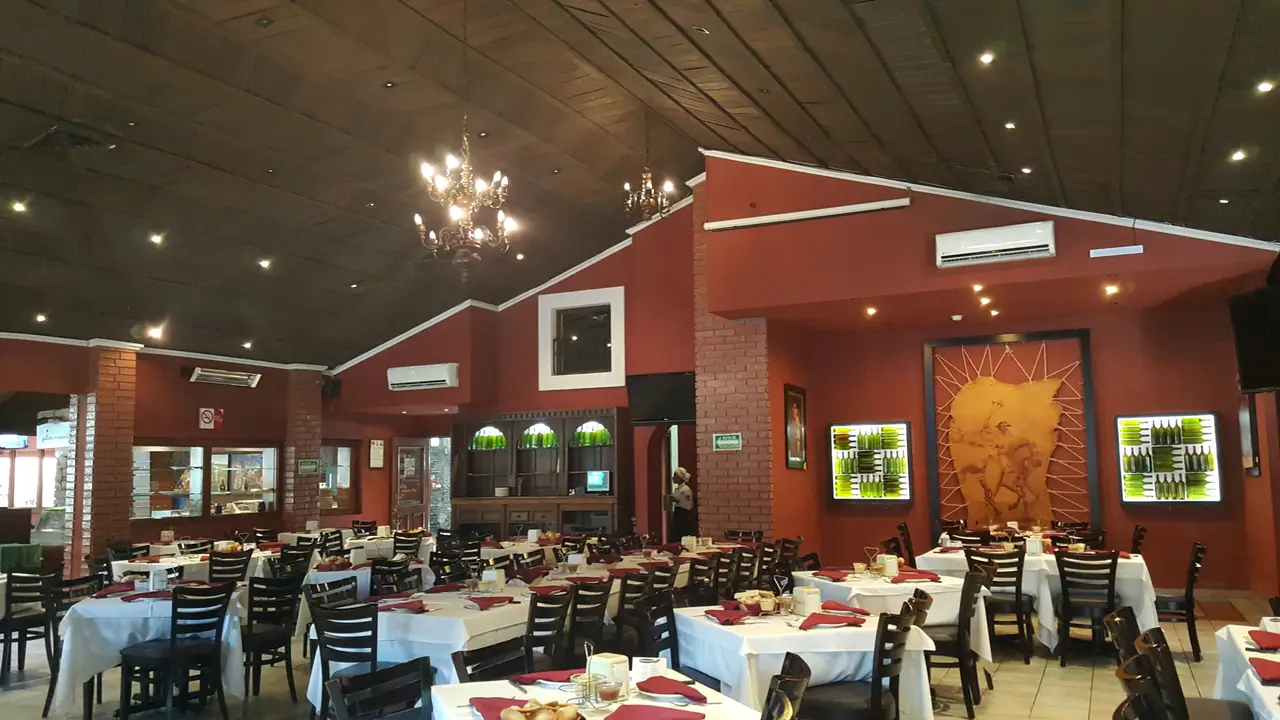 Interior - El Gaucho Tradicional - Calzada, León, GUA