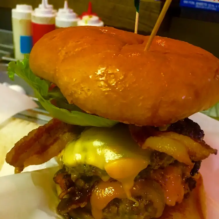 Piranha's Bar and Grill - Nashville, Nashville, TN