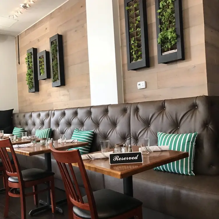 Aaron's Table And Wine Bar - Aaron's Table & Wine Bar, Jupiter, FL