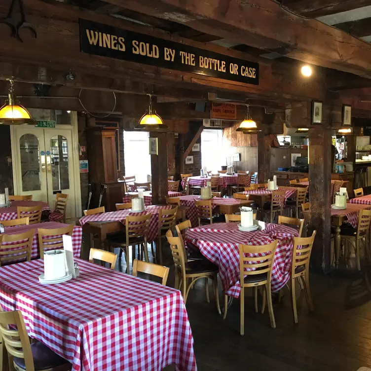 Dickens Inn Pizza, London, 