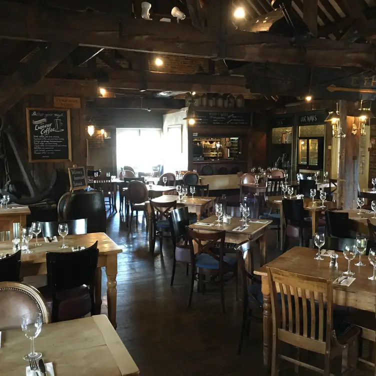 Dickens Inn The Grill, London, 