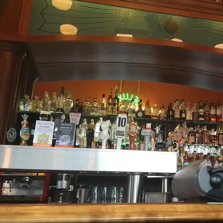 DeLuxe Bar and Grill WA Seattle