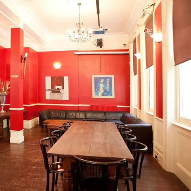 The Grove Bar & Restaurant, London, 