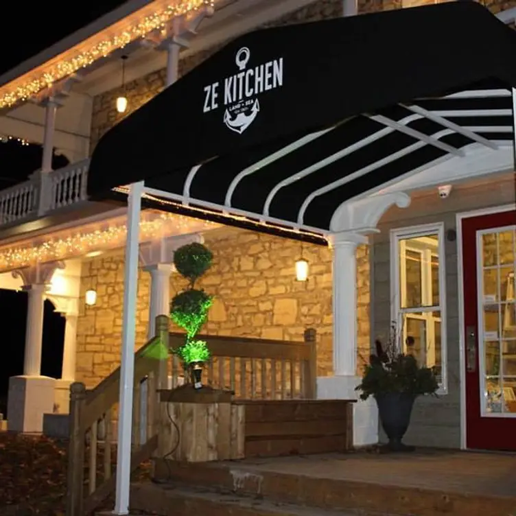 Ze - Ze Kitchen, Cumberland, ON