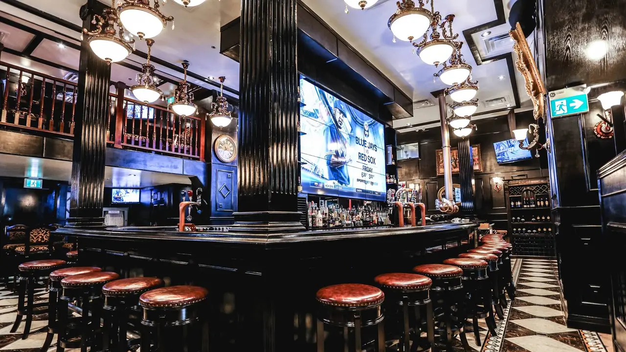Lucky Clover Sports Pub - Lucky Clover Sports Pub, Toronto, ON