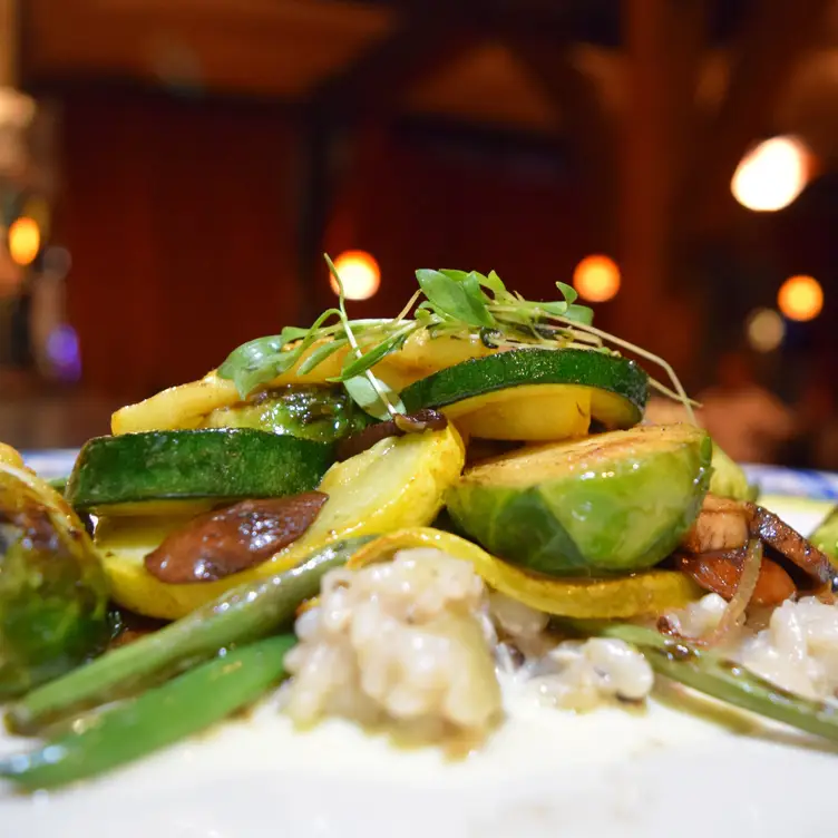 Jardinero - Ena, Minneapolis, MN