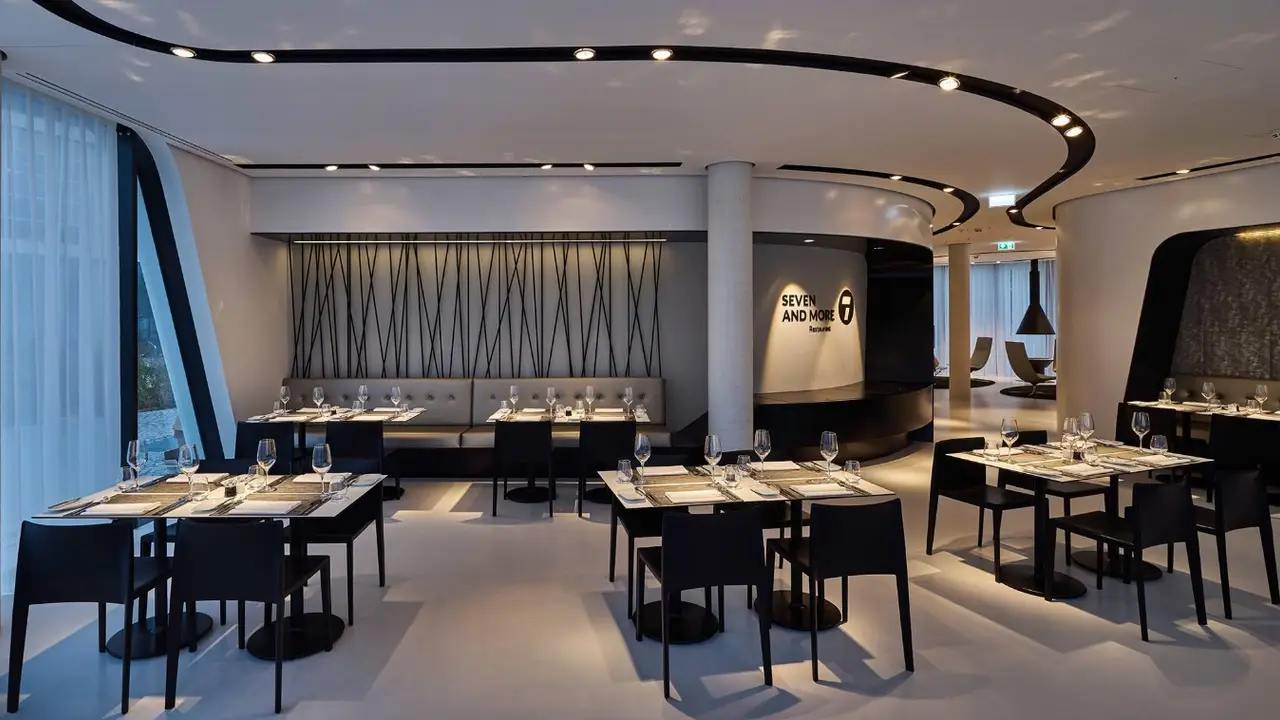 Restaurant SEVEN AND MORE, Planegg, BY
