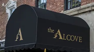 Una foto del restaurante The Alcove Restaurant & Lounge
