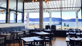 Una foto del restaurante 3 Westerly Bar and Grill
