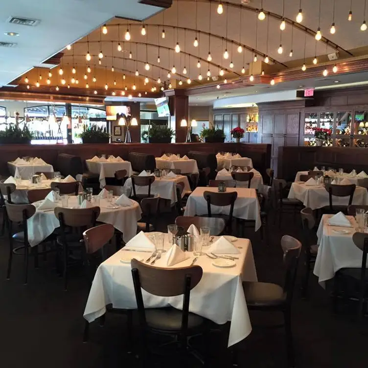 Beelow's - Highland Park, Highland Park, IL
