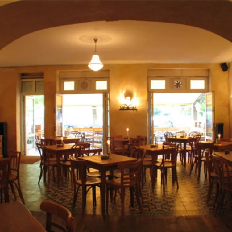 Defne Restaurant, Berlin, BE