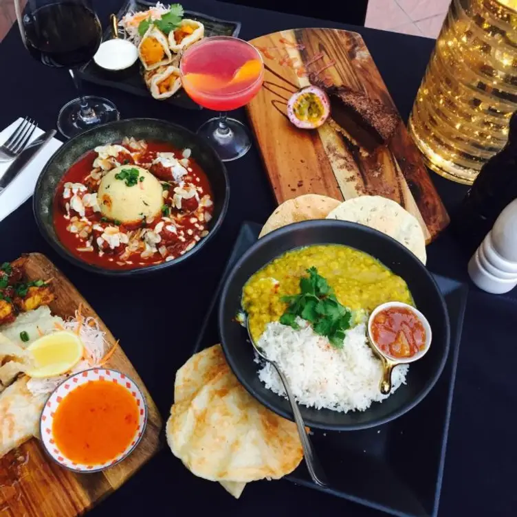 Zullaz Bar & Eating Place - Zullaz Bar & Eating Place - Permanently Closed, Burleigh Heads, AU-QLD
