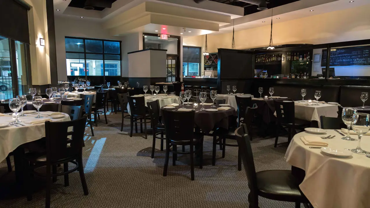 Max Resto Lounge, Burlington, ON