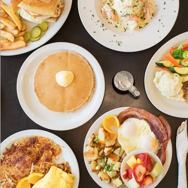 Qube Bar and Grill, San Mateo, CA