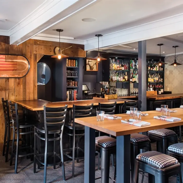Statesman Tavern RI Bristol