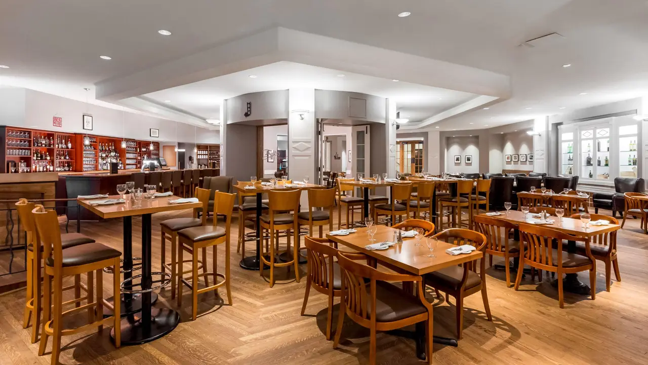 Seigneurie Bar Bistro, Montebello, QC