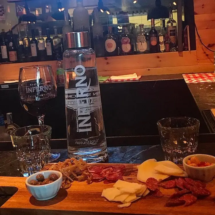 Bar - Restaurant Inferno, Montréal, QC