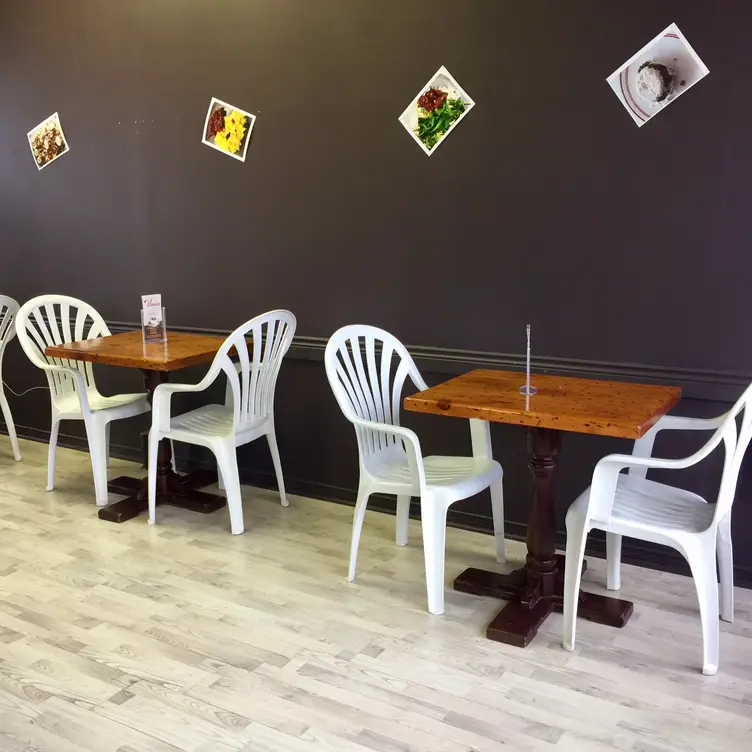 VINNIES HOT FOODS, Winnipeg, MB