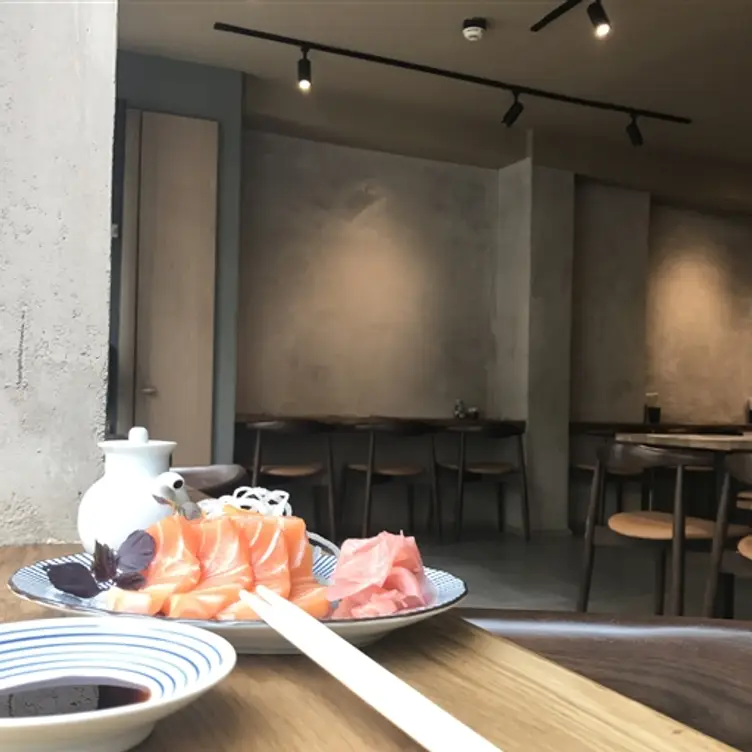 Tanakatsu, London, 