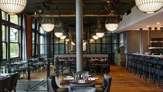 Una foto del restaurante The Charmant Restaurant