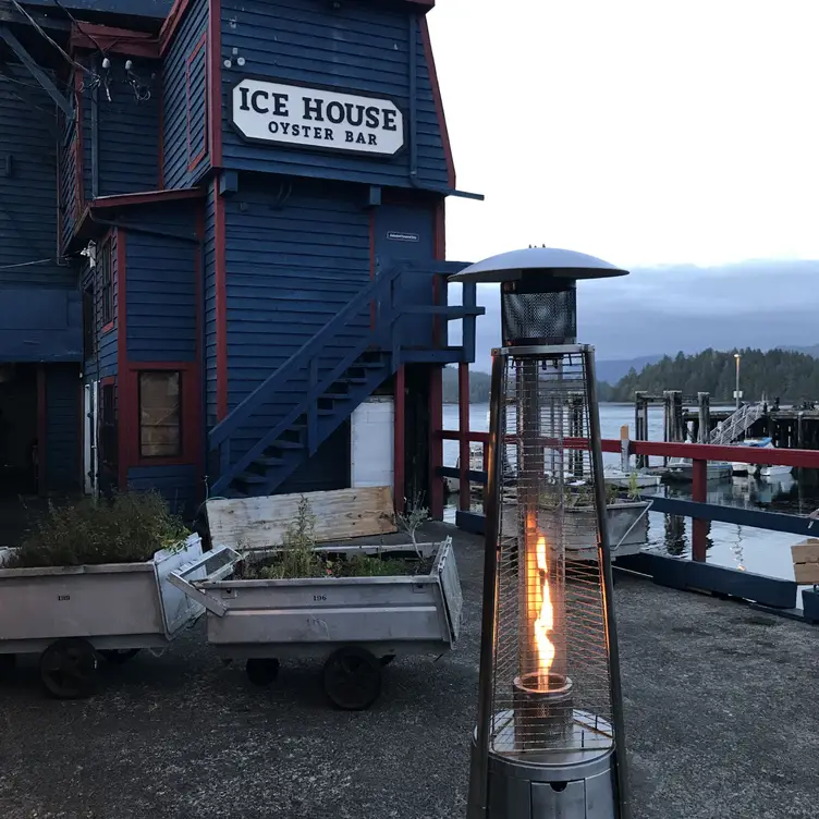 Ice House Oyster Bar, Tofino, BC