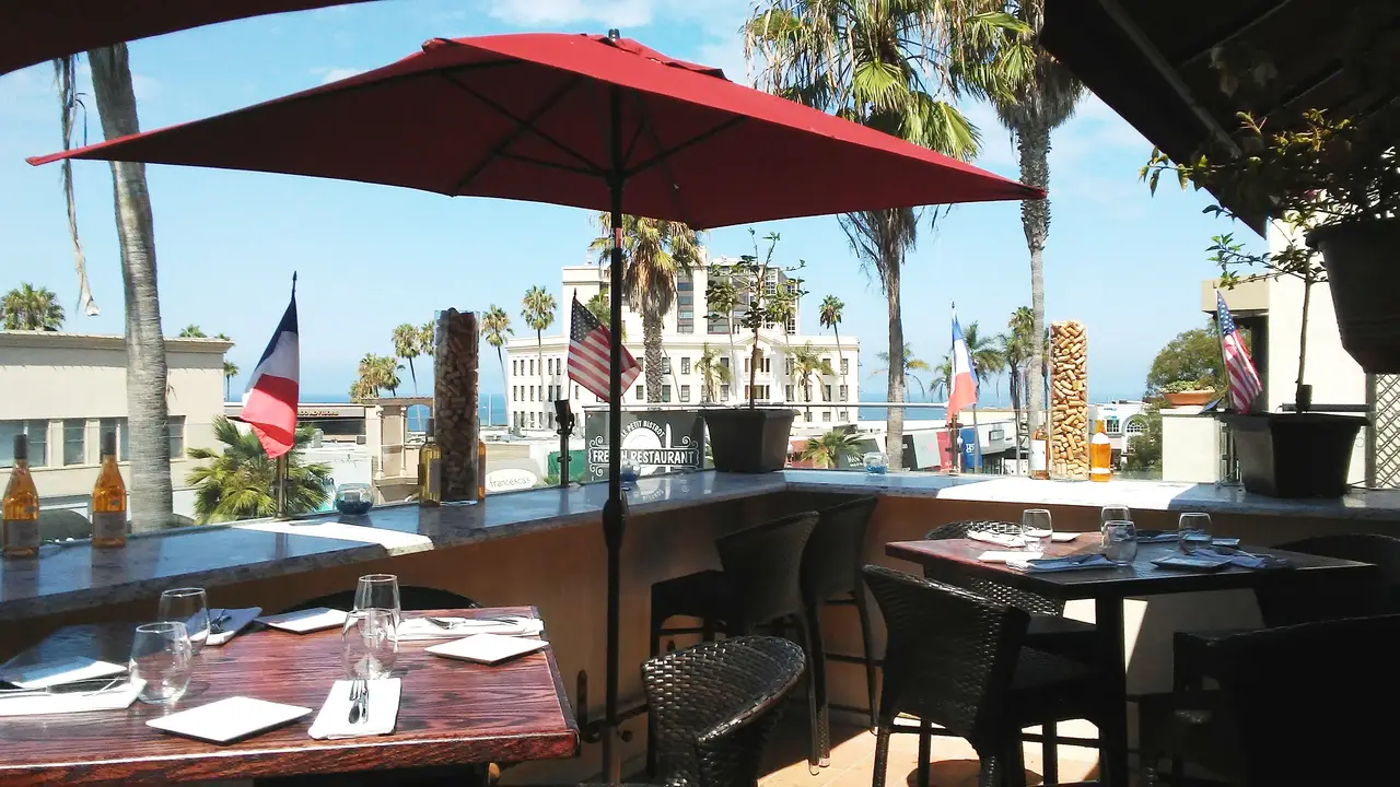 Le Petit Bistrot - La Jolla - Permanently Closed，CASan Diego
