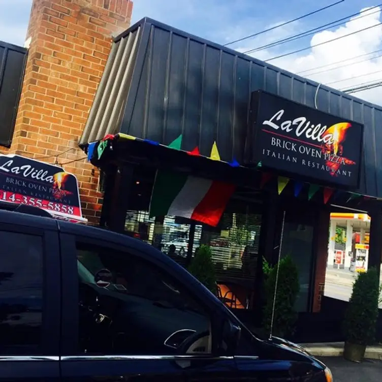LaVilla Brick Oven Pizza Italian Restaurant NY New Rochelle
