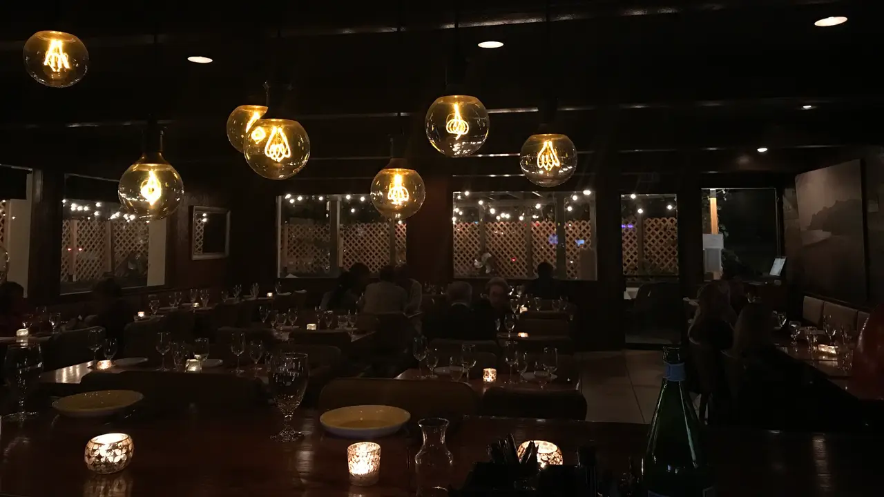 Pera Wine & Tapas, Dallas, TX