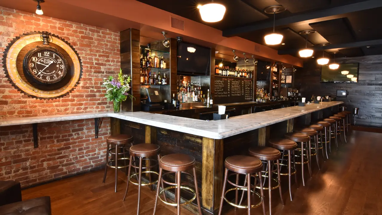 Louie's Italian Restaurant and Bar- Darien, Darien, CT