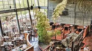 A photo of Stone Brewing World Bistro & Gardens restaurant