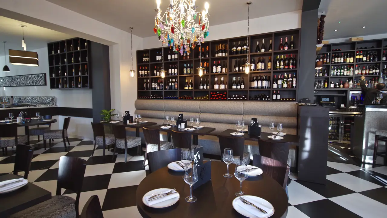 Lupo Bianco, Orpington, Kent